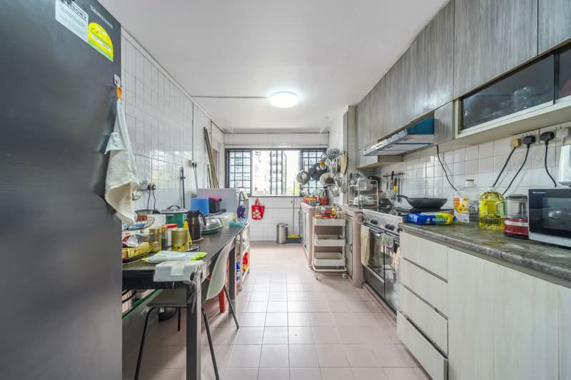 236 Jurong East Street 21 HDB Flat For Sale at S$ 520,000 | PropertyGuru Singapore - Kitchen