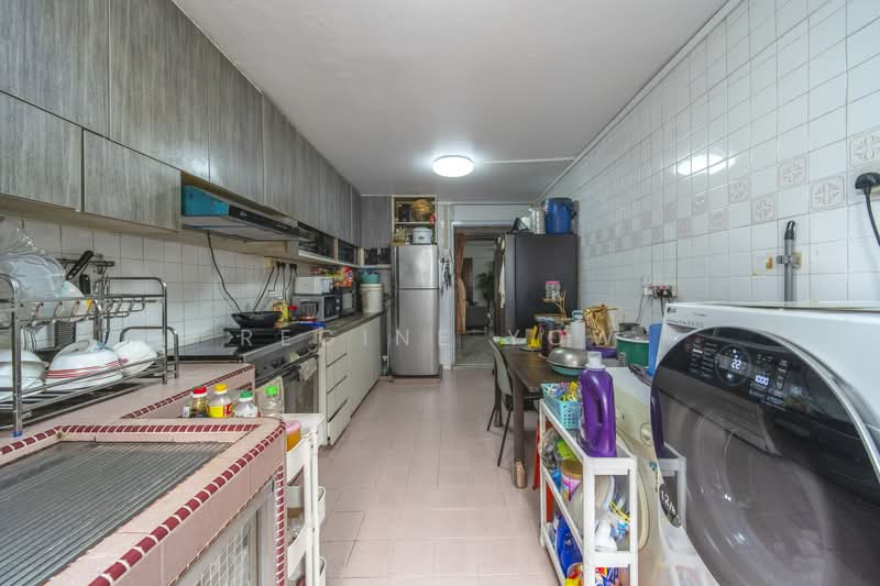 236 Jurong East Street 21 HDB Flat For Sale at S$ 520,000 | PropertyGuru Singapore - Kitchen