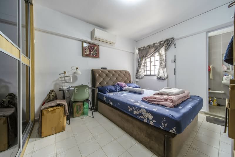 236 Jurong East Street 21 HDB Flat For Sale at S$ 520,000 | PropertyGuru Singapore - Bedroom