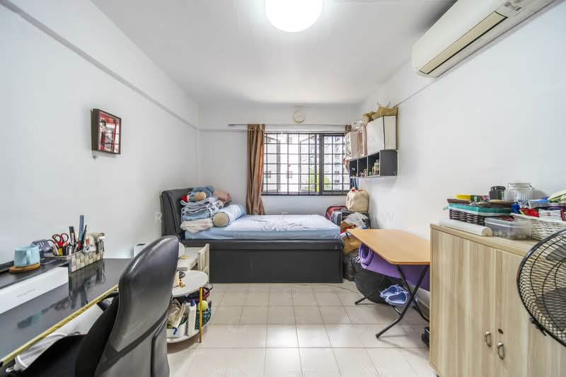 236 Jurong East Street 21 HDB Flat For Sale at S$ 520,000 | PropertyGuru Singapore - Bedroom