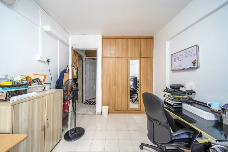 236 Jurong East Street 21 HDB Flat For Sale at S$ 520,000 | PropertyGuru Singapore - Study