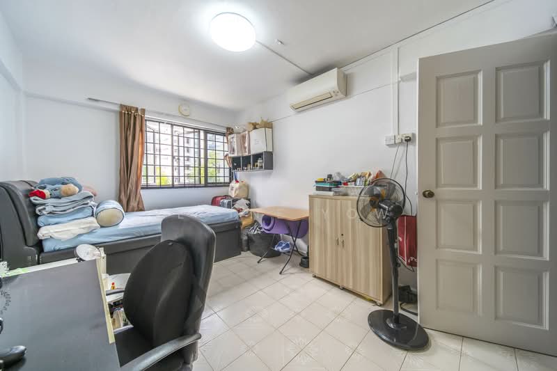 236 Jurong East Street 21 HDB Flat For Sale at S$ 520,000 | PropertyGuru Singapore - Bedroom