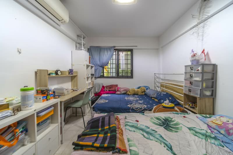 236 Jurong East Street 21 HDB Flat For Sale at S$ 520,000 | PropertyGuru Singapore - Bedroom