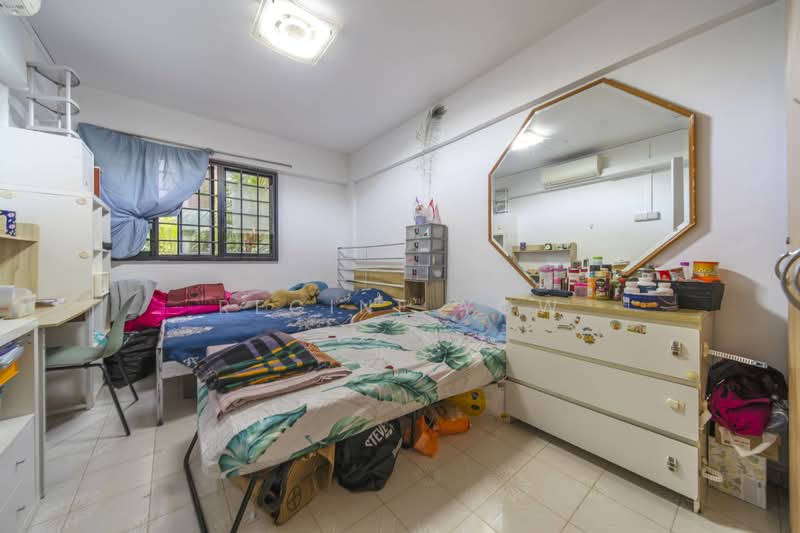 236 Jurong East Street 21 HDB Flat For Sale at S$ 520,000 | PropertyGuru Singapore - Bedroom