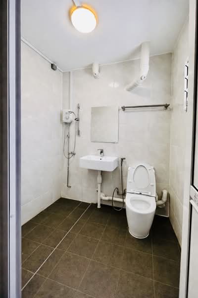 143 Petir Road, 143 Petir Road, 2 Bedrooms, 720 sqft, HDB Flat For Rent, by MAHA LAKSHMI, 500061091 - Bathroom - PropertyGuru.com.sg