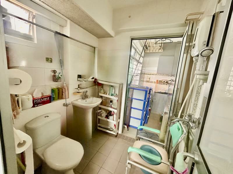459 Yishun Avenue 11 HDB Flat For Sale at S$ 398,000 | PropertyGuru Singapore - Bathroom
