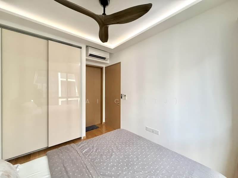 The Essence Condominium For Sale at S$ 1,000,000 | PropertyGuru Singapore - Bedroom