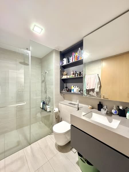 The Essence Condominium For Sale at S$ 1,000,000 | PropertyGuru Singapore - Bathroom