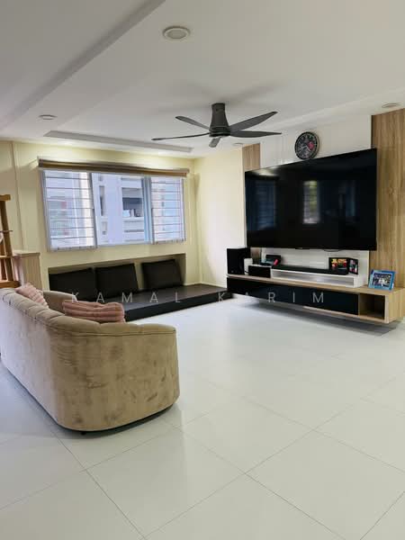 740 Woodlands Circle HDB Flat For Sale at S$ 650,000 | PropertyGuru Singapore - Living Room