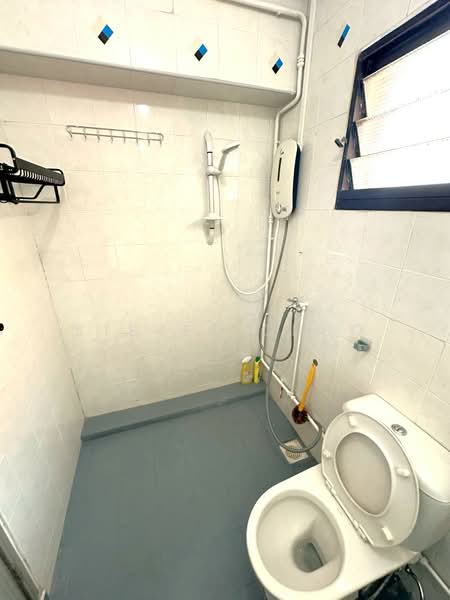 719 Tampines Street 72, 719 Tampines Street 72, 3 Bedrooms, 3,600 sqft, HDB Flat For Rent, by Steven Choo, 500061119 - Bathroom - PropertyGuru.com.sg