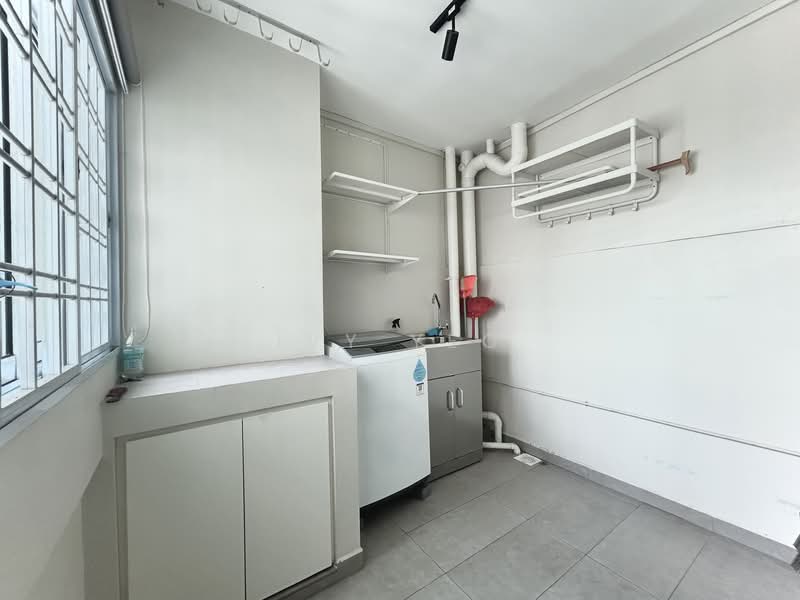 220 Jurong East Street 21, 220 Jurong East Street 21, 3 Bedrooms, 1,270 sqft, HDB Flat For Rent, by Ivy Yeo, 500061148 - Utility area - PropertyGuru.com.sg