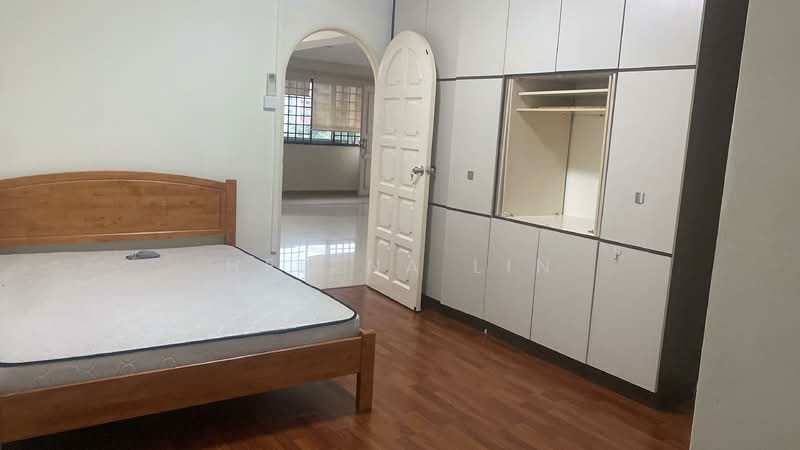 463 Hougang Avenue 10 HDB Flat For Sale at S$ 960,000 | PropertyGuru Singapore - Bedroom