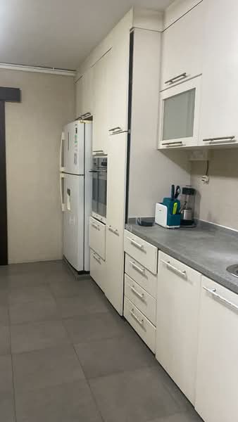 463 Hougang Avenue 10 HDB Flat For Sale at S$ 960,000 | PropertyGuru Singapore - Kitchen