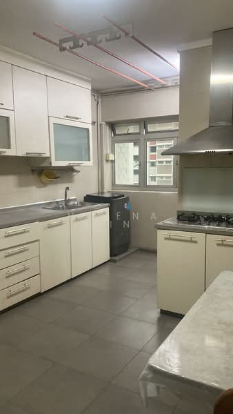 463 Hougang Avenue 10 HDB Flat For Sale at S$ 960,000 | PropertyGuru Singapore - Kitchen