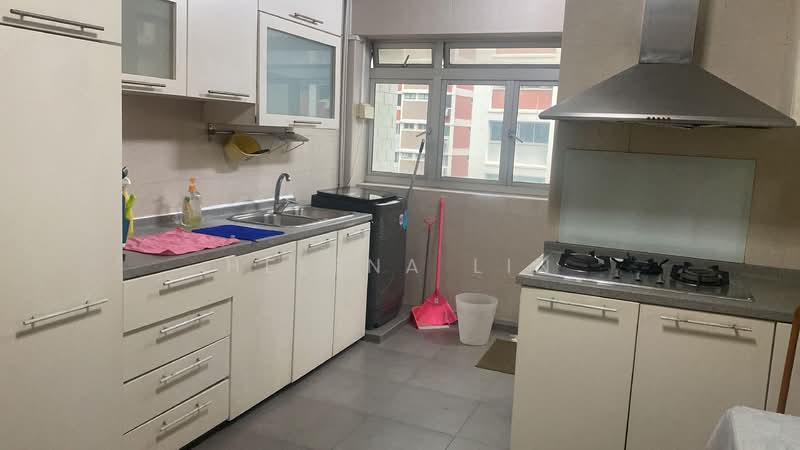 463 Hougang Avenue 10 HDB Flat For Sale at S$ 960,000 | PropertyGuru Singapore - Kitchen