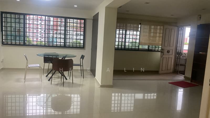 463 Hougang Avenue 10 HDB Flat For Sale at S$ 960,000 | PropertyGuru Singapore - Living Room