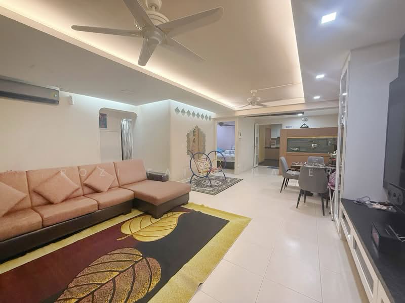 615 Woodlands Avenue 4 HDB Flat For Sale at S$ 780,000 | PropertyGuru Singapore - Living Room