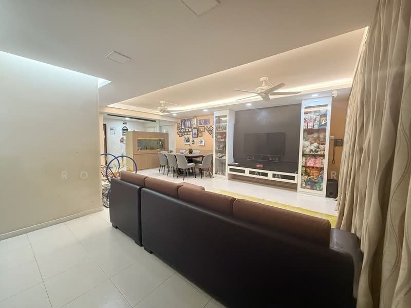 615 Woodlands Avenue 4 HDB Flat For Sale at S$ 780,000 | PropertyGuru Singapore - Living Room