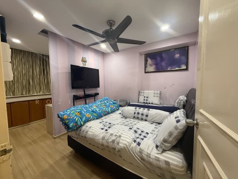 615 Woodlands Avenue 4 HDB Flat For Sale at S$ 780,000 | PropertyGuru Singapore - Bedroom