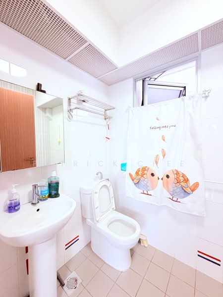 79 Dawson Road HDB Flat For Sale at S$ 1,220,000 | PropertyGuru Singapore - Bathroom