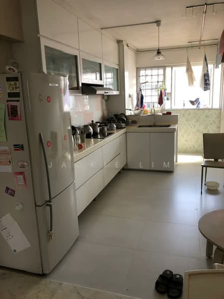 867 Yishun Street 81 HDB Flat For Sale at S$ 620,000 | PropertyGuru Singapore - Kitchen