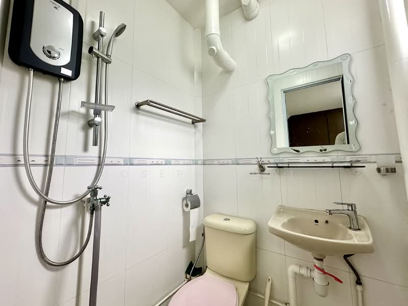 361 Bukit Batok Street 31, 361 Bukit Batok Street 31, Room Rental, 200 sqft, HDB Flat For Rent, by Joseph Chai, 500061185 - Bathroom - PropertyGuru.com.sg