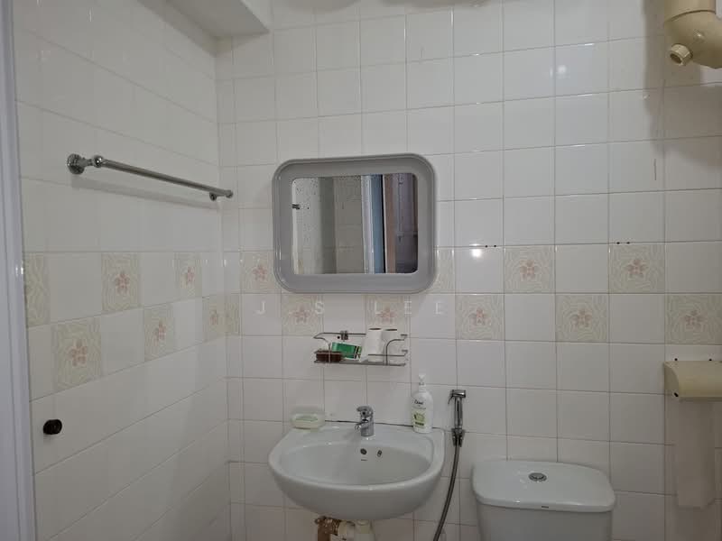 124C Rivervale Drive HDB Flat For Sale at S$ 595,000 | PropertyGuru Singapore - Bathroom