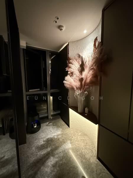 Riviere Condominium For Sale at S$ 8,888,000 | PropertyGuru Singapore - Private Lift Foyer