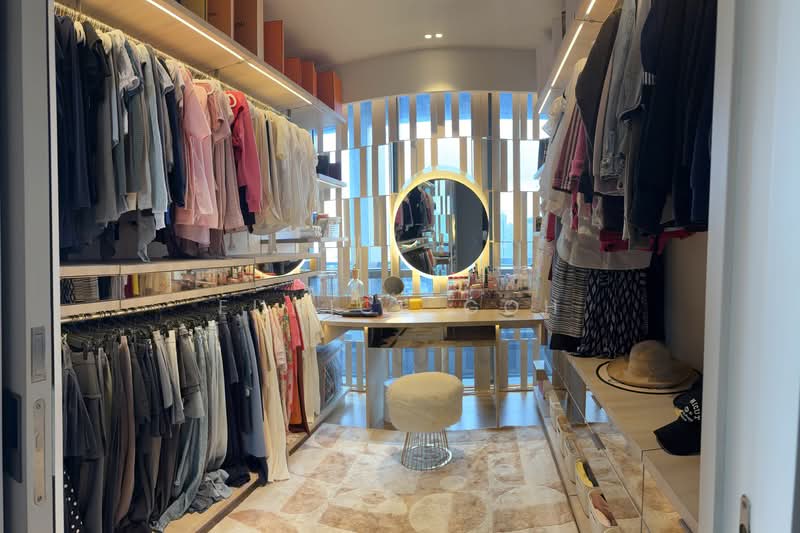 Riviere Condominium For Sale at S$ 8,888,000 | PropertyGuru Singapore - Room 3 - Walk-in Wardrobe