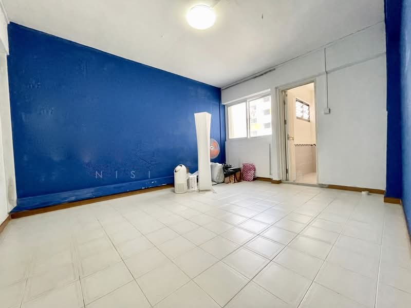 935 Tampines Street 91 HDB Flat For Sale at S$ 650,000 | PropertyGuru Singapore - Master Room