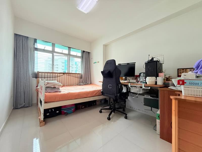 317C Yishun Avenue 9 HDB Flat For Sale at S$ 640,000 | PropertyGuru Singapore - Bedroom