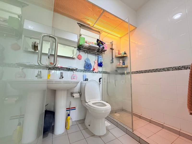317C Yishun Avenue 9 HDB Flat For Sale at S$ 640,000 | PropertyGuru Singapore - Bathroom