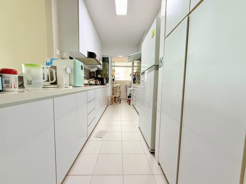 317C Yishun Avenue 9 HDB Flat For Sale at S$ 640,000 | PropertyGuru Singapore - Kitchen