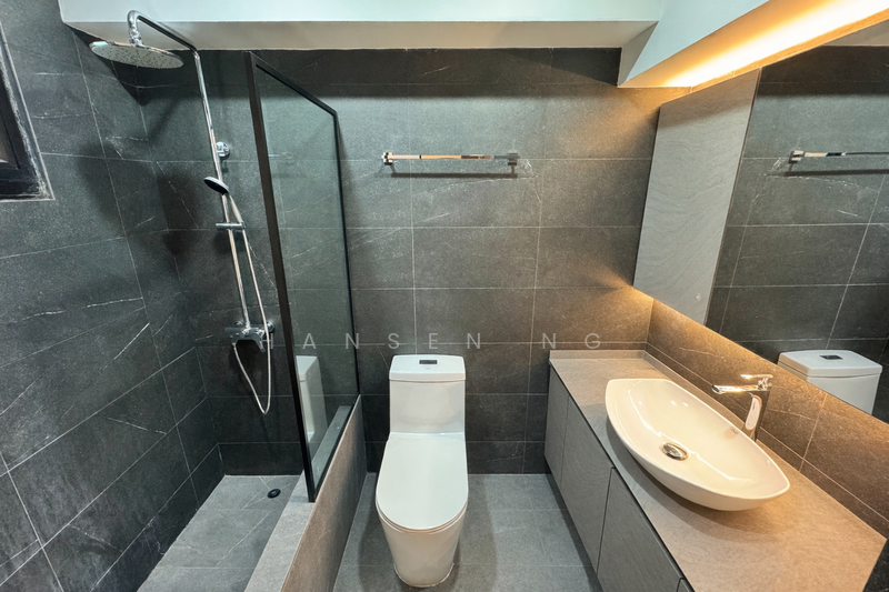 301B Anchorvale Drive HDB Flat For Sale at S$ 698,888 | PropertyGuru Singapore - Master Bathroom