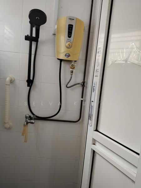 335 Bukit Batok Street 32, 335 Bukit Batok Street 32, Room Rental, 80 sqft, HDB Flat For Rent, by Selva Kumar, 500061229 - Bathroom - PropertyGuru.com.sg