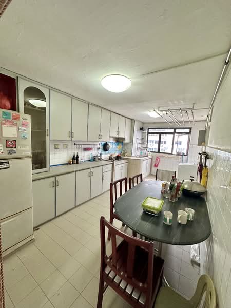 52 New Upper Changi Road HDB Flat For Sale at S$ 490,000 | PropertyGuru Singapore - Kitchen