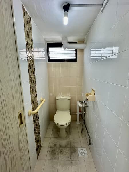 52 New Upper Changi Road HDB Flat For Sale at S$ 490,000 | PropertyGuru Singapore - Bathroom