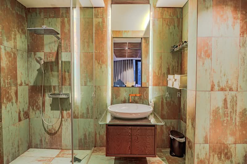 Beautiful FREEHOLD / 999 years Detached House at Hua Guan Avenue Detached House For Sale at S$ 14,800,000 | PropertyGuru Singapore - Bathroom