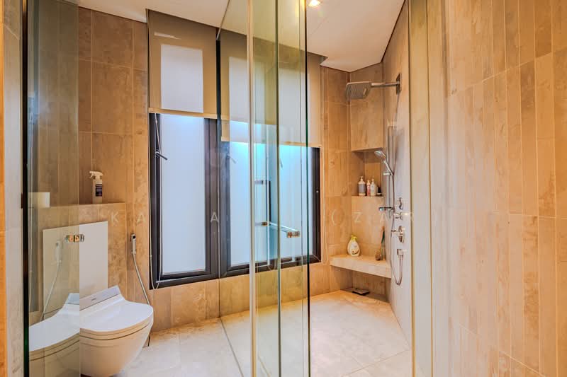 Beautiful FREEHOLD / 999 years Detached House at Hua Guan Avenue Detached House For Sale at S$ 14,800,000 | PropertyGuru Singapore - Bathroom