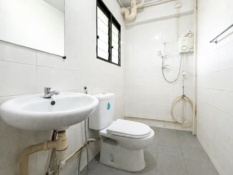164 Jalan Teck Whye HDB Flat For Sale at S$ 871,000 | PropertyGuru Singapore - Bathroom