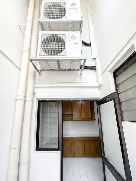 164 Jalan Teck Whye HDB Flat For Sale at S$ 871,000 | PropertyGuru Singapore - Kitchen