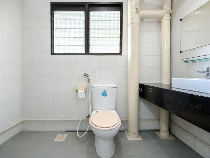 164 Jalan Teck Whye HDB Flat For Sale at S$ 871,000 | PropertyGuru Singapore - Bathroom