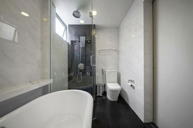Mutiara View, 11 Jalan Mutiara, Tanglin / Holland / Bukit Timah, 3 Bedrooms, 1,163 sqft, Apartment For Sale, by Alvina Yeo, 500061254 - Bathroom - PropertyGuru.com.sg