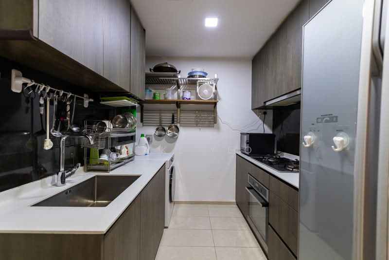 iNz Residence Condominium For Sale at S$ 1,630,000 | PropertyGuru Singapore - Kitchen
