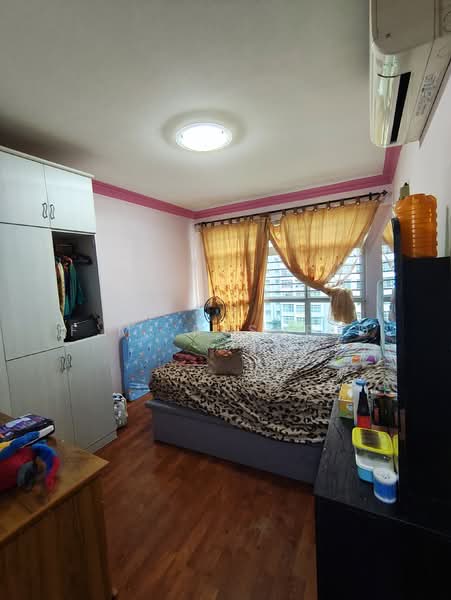 886C Woodlands Drive 50 HDB Flat For Sale at S$ 650,000 | PropertyGuru Singapore - Bedroom