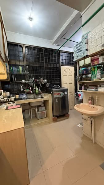 50 Moh Guan Terrace HDB Flat For Sale at S$ 1,608,888 | PropertyGuru Singapore - Kitchen