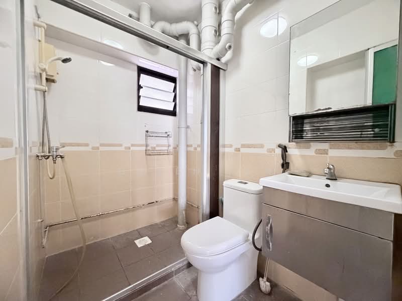 454 Clementi Avenue 3 HDB Flat For Sale at S$ 850,000 | PropertyGuru Singapore - Bathroom