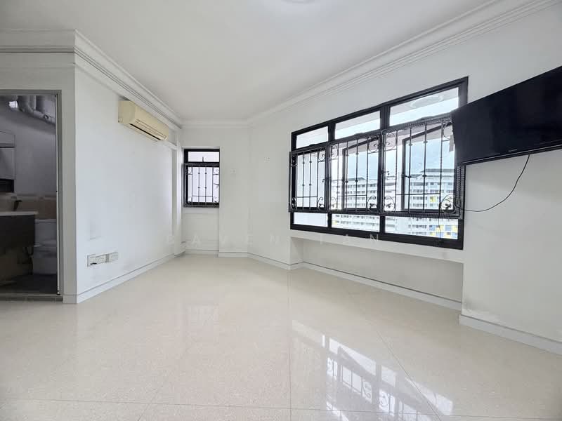 454 Clementi Avenue 3 HDB Flat For Sale at S$ 850,000 | PropertyGuru Singapore - Living Room