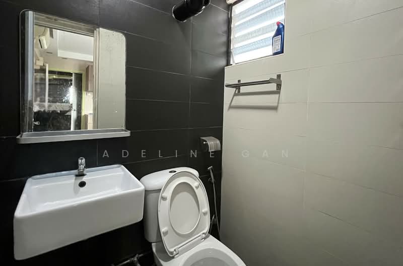 339 Clementi Avenue 5, 339 Clementi Avenue 5, 2 Bedrooms, 721 sqft, HDB Flat For Rent, by Adeline Gan, 500061296 - Bathroom - PropertyGuru.com.sg