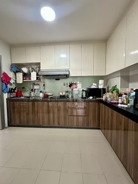 812B Choa Chu Kang Avenue 7 HDB Flat For Sale at S$ 768,000 | PropertyGuru Singapore - Kitchen
